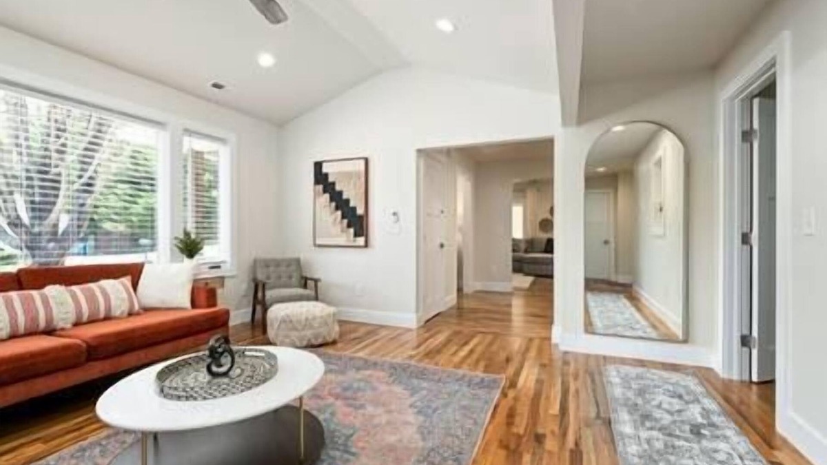 Alexander House | Luxury mountain oasis, hot tub & 15 mins to DT AVL, bring furry friends!