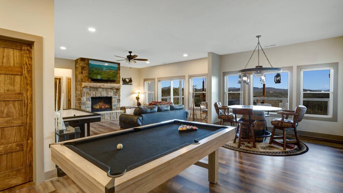 Unaka Cabin | Luxury & Mountain Views! 4000 SqFt w/Hot Tub, Theater, Arcade, Pool, & Discounts