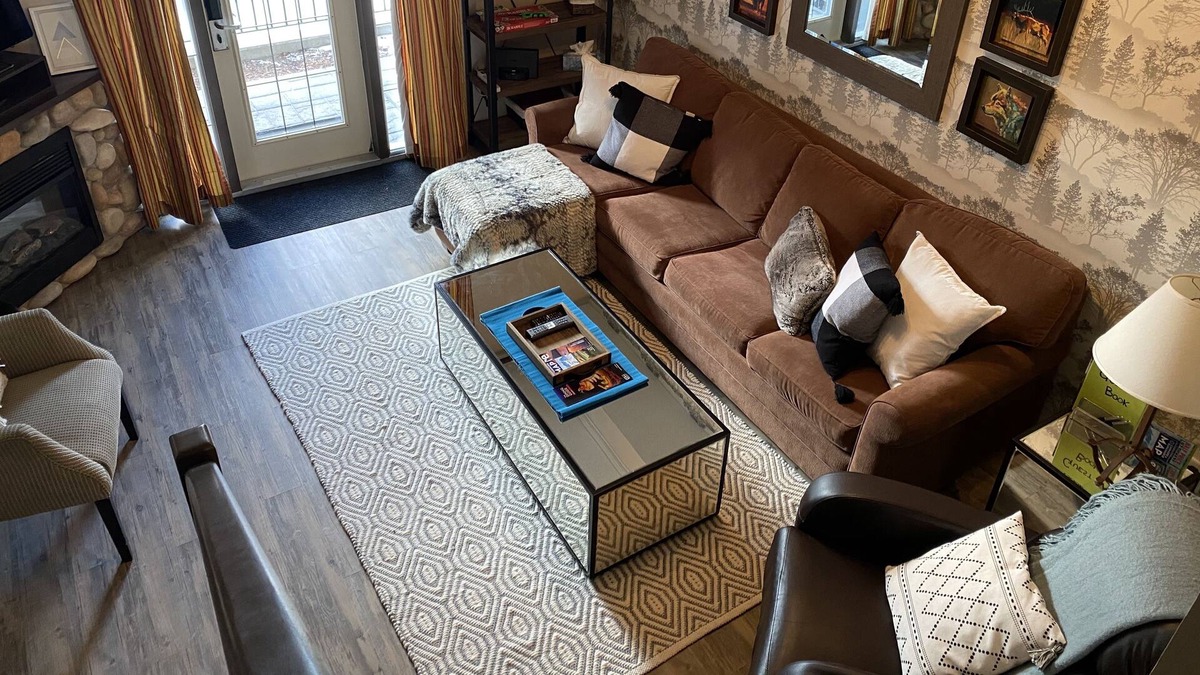 Cougar Creek House | Luxury Mystic Hot Pools Townhouse