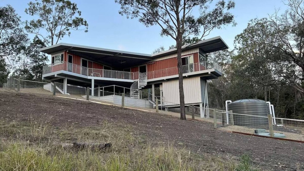 Mount Alford Cabin | Luxury new 2 bedrm with ensuites, scenic views & outdoor bath close to winery 🍇