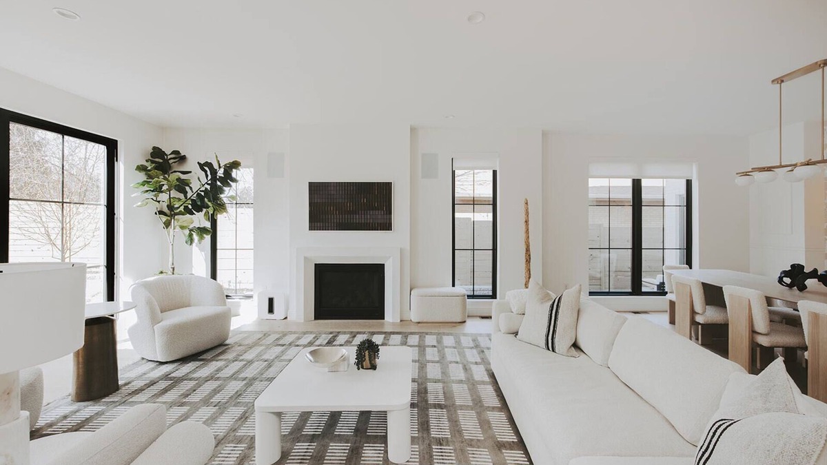 Barths House | Luxury new Large Farmhouse 10 minutes from Downtown + big yard - sleeps 10