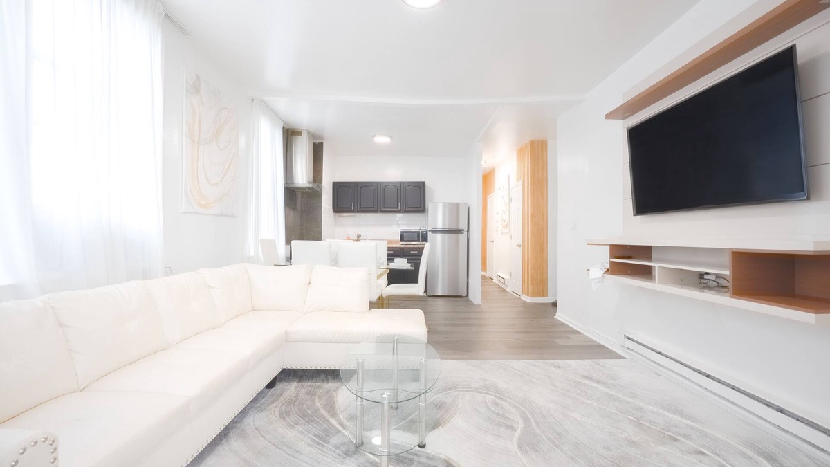 Southeast Yonkers House | Luxury NY Home 3BR with Easy Parking