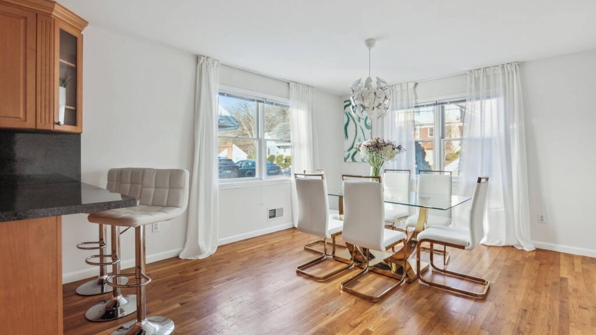 White Plains House | Luxury NY Retreat+Free Parking