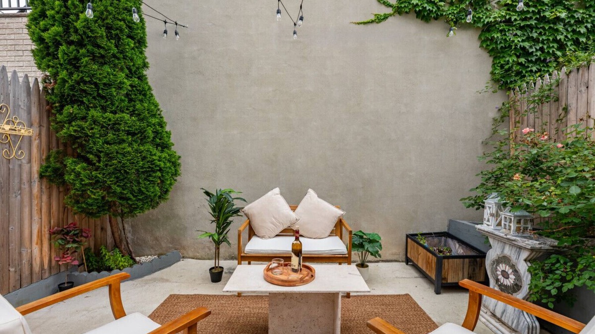 The Heights Apartment | Luxury NYC Condo with Private Deck | Mins to NYC
