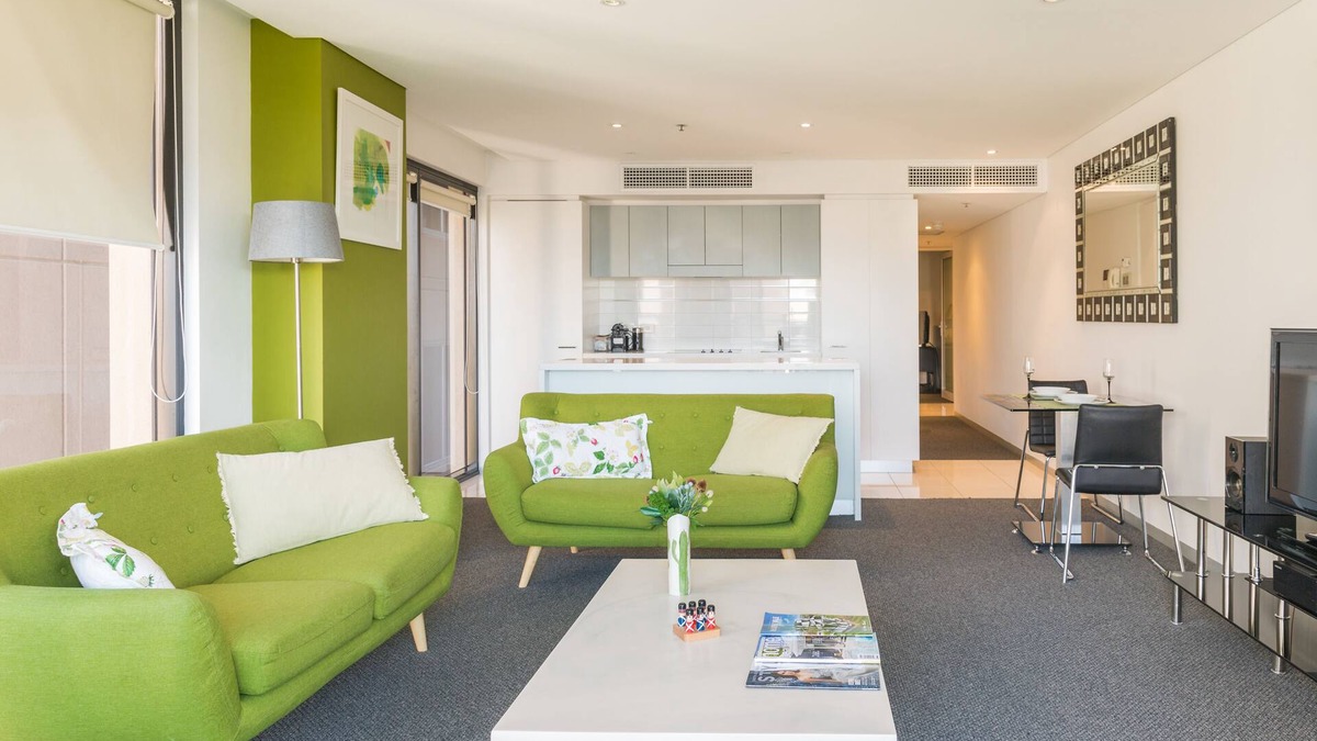 Adelaide Central Business District Hotel | Luxury Oaks Horizons apartment with a pool in the CBD