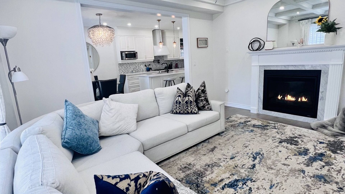 Oakville House | Luxury Oakville Home, Cozy, Hot Tub, Gas Fireplace, 4 Bedrooms, 3.5 Baths
