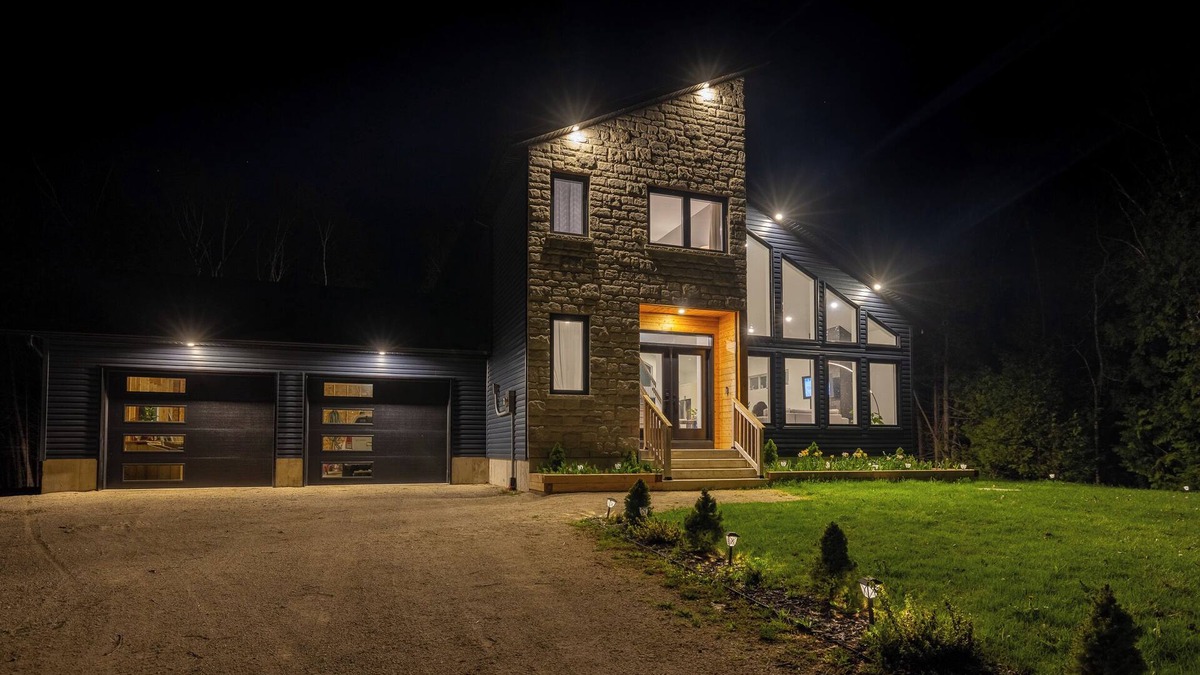 South Bruce Peninsula Cottage | Luxury oasis in the woods, less than five minutes from the beach!