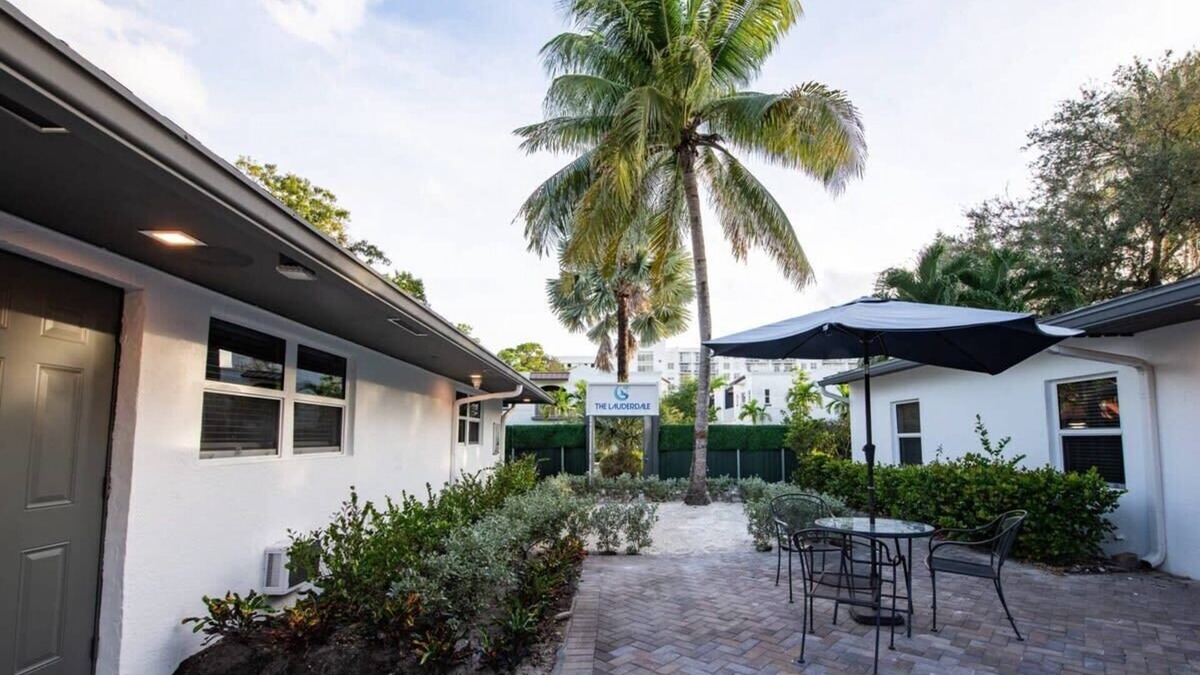 Poinciana Park Hotel | Luxury Oasis Near Downtown Fort Lauderdale