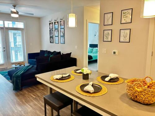 Sandy Springs Apartment | Luxury Oasis Perks & Comp Upgrades - Inquire