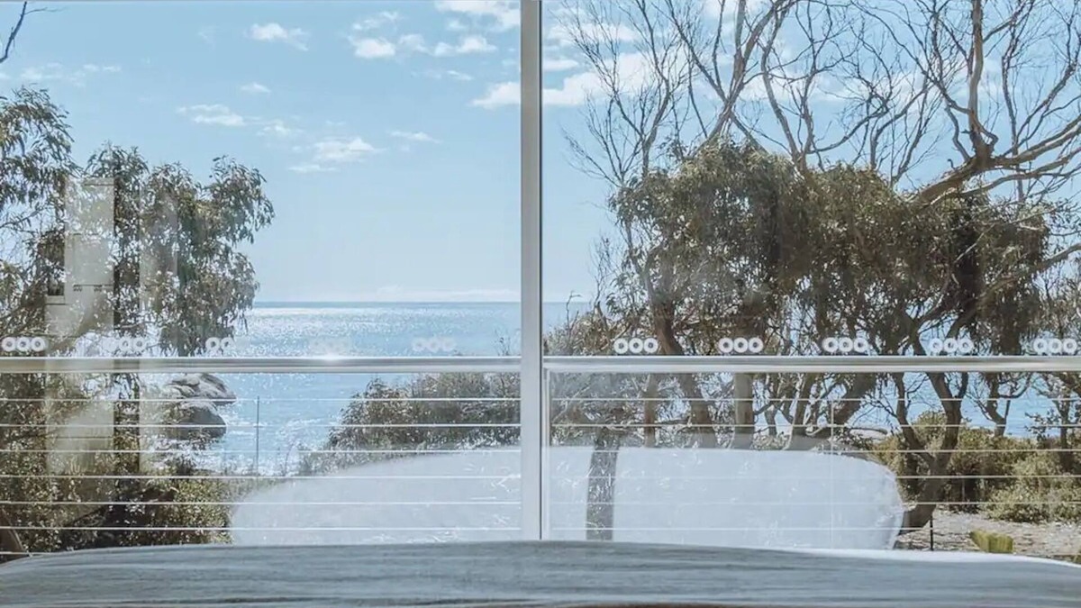 Bicheno Apartment | Luxury Oceanfront Escape - The Lookout at Cod Rock Point
