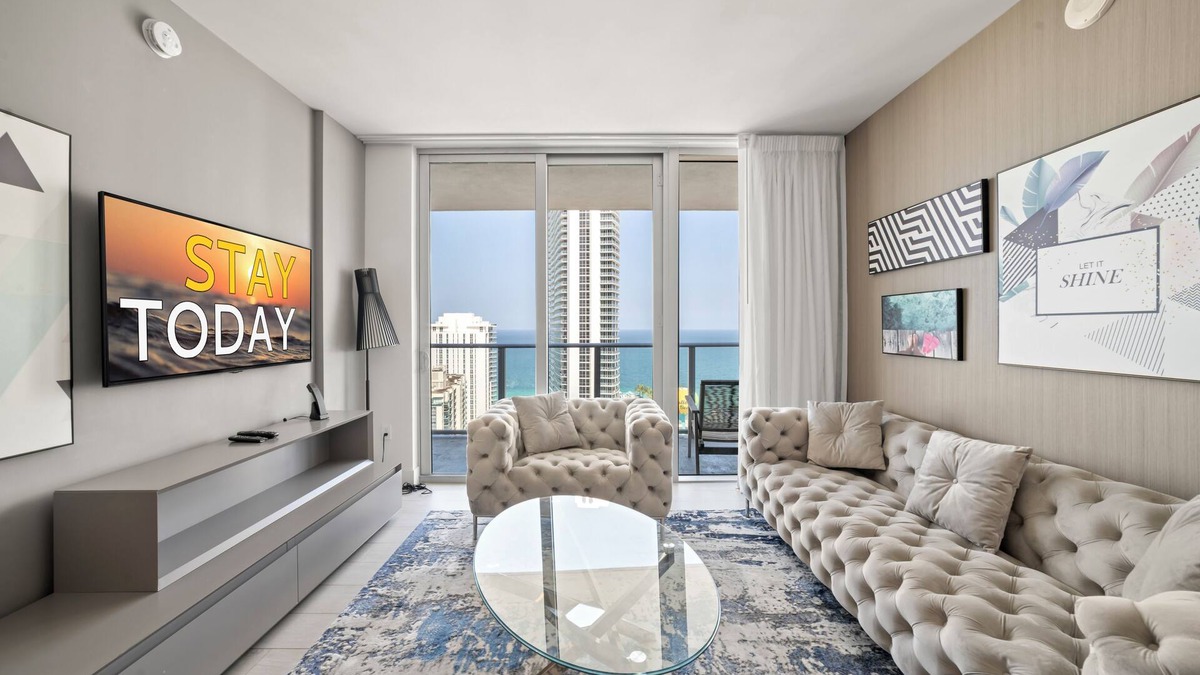 Hollywood South Central Beach Condo | ★ Luxury Ocean View Retreat with Stunning Views, Pool and Steps to the Beach