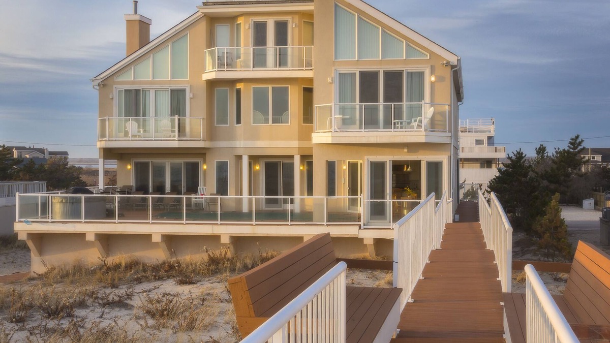 West Hampton Dunes House | LUXURY OCEANFRONT HOUSE W/POOL & HOT TUB FACING THE OCEAN-SUMMER LAST MIN DEALS