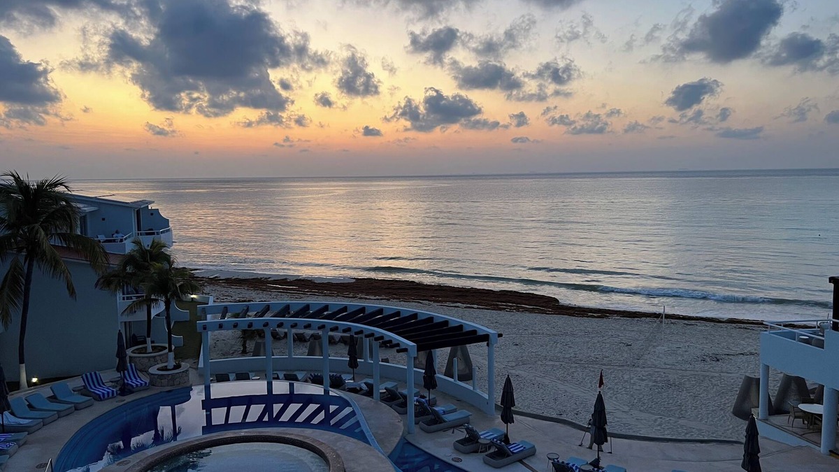 Playacar Beach Condo | Luxury oceanfront condo near charming Playa del Carmen with WiFi
