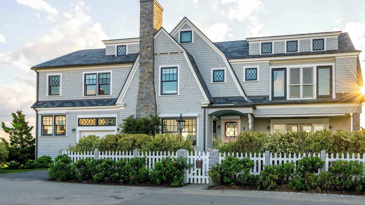 Kennebunk House | Luxury oceanfront 5 bedroom, 5.5 bath private dock overlooking Mothers Beach!