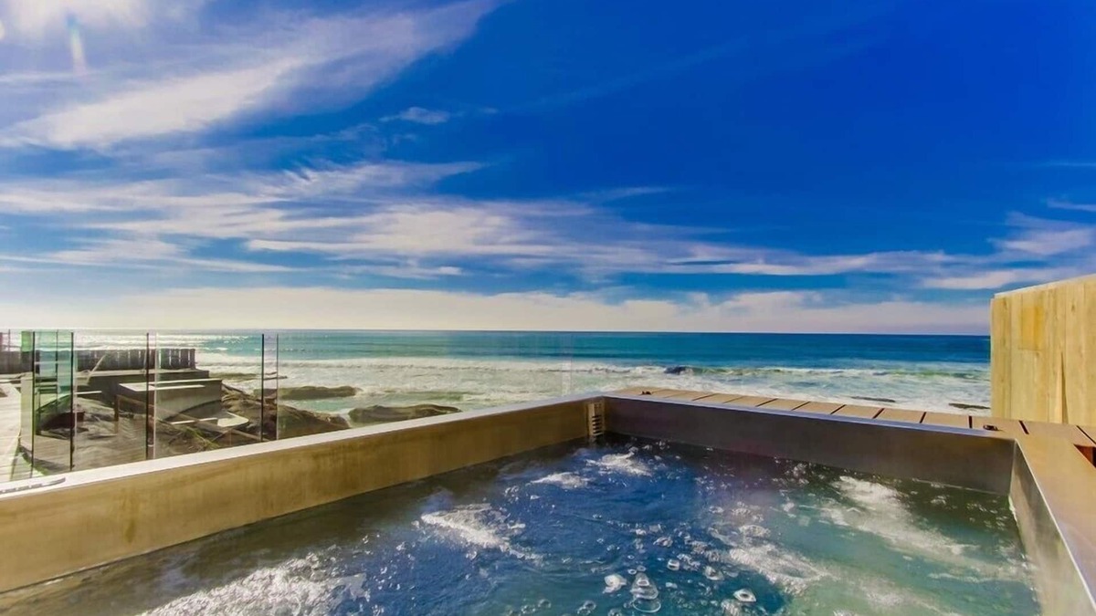 Ocean Beach Villa | LUXURY OCEANFRONT HOME-OVERLOOKING ACCESSIBLE GORGEOUS WHITE SAND BEACH