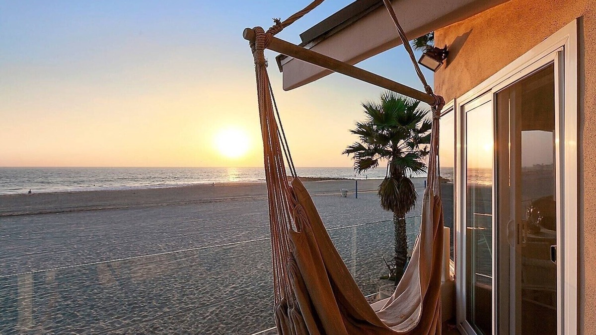West Newport House | LUXURY OCEANFRONT RETREAT ON THE SAND - FIRE PIT - NO BOARDWALK - Disneyland