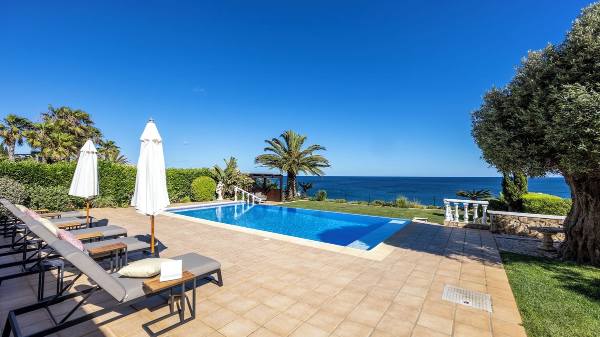 Luz Villa | Luxury Oceanfront Villa with breathtaking Sea Views, heated (opt.) infinity Pool