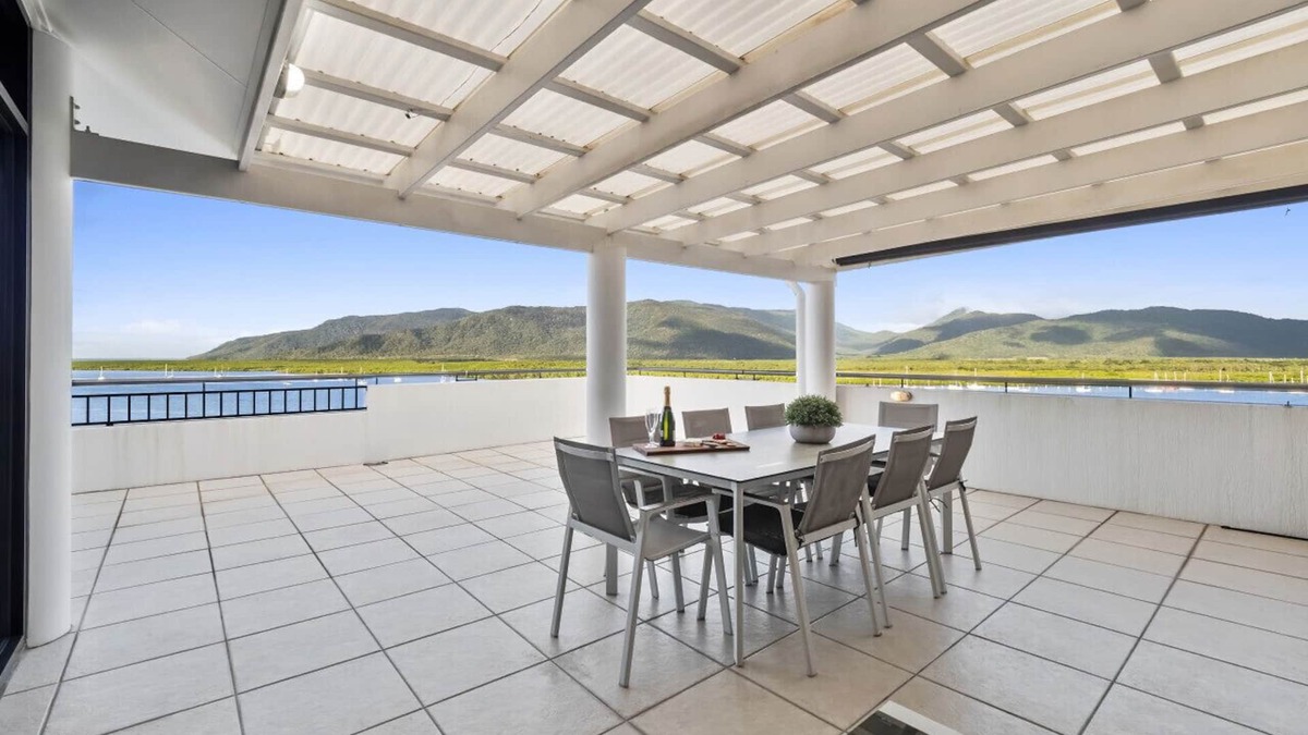 Cairns Central Business District Apartment | Luxury Oceanview Penthouse Cairns City