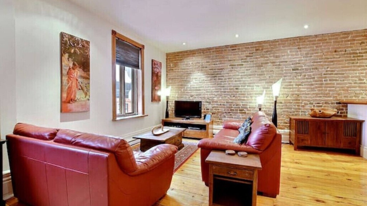 Ville-Marie Apartment | Luxury Old Montreal Heritage Home