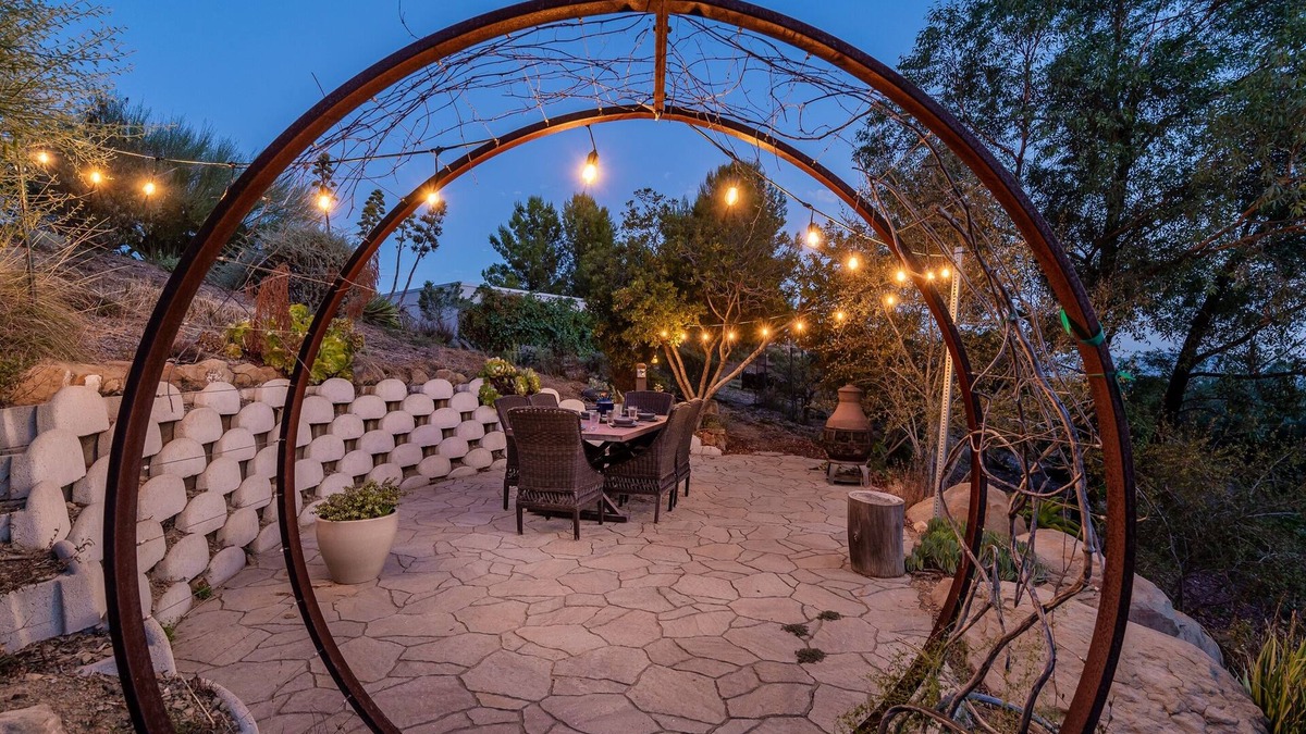 Canoga Park House | Luxury, OMG Views at CA's only Earthship home
