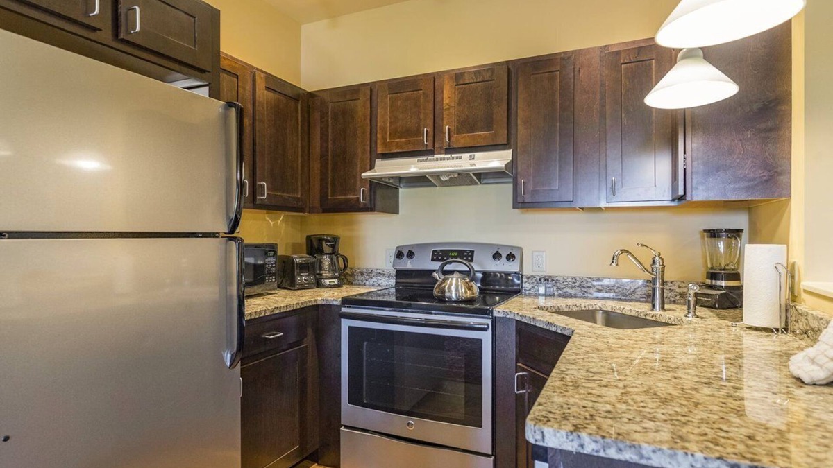 Pittsfield Resort | Luxury one bedroom and one bathroom unit with full amenities