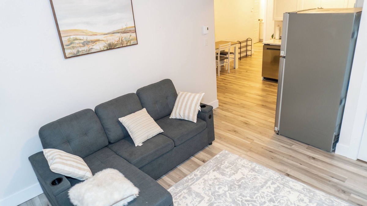 Dieppe House | Luxury One Bedroom Private Apartment