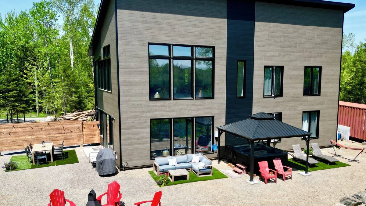 La Minerve House | Luxury Panoramic Lakefront Cottage Spa, Game Room & Beach