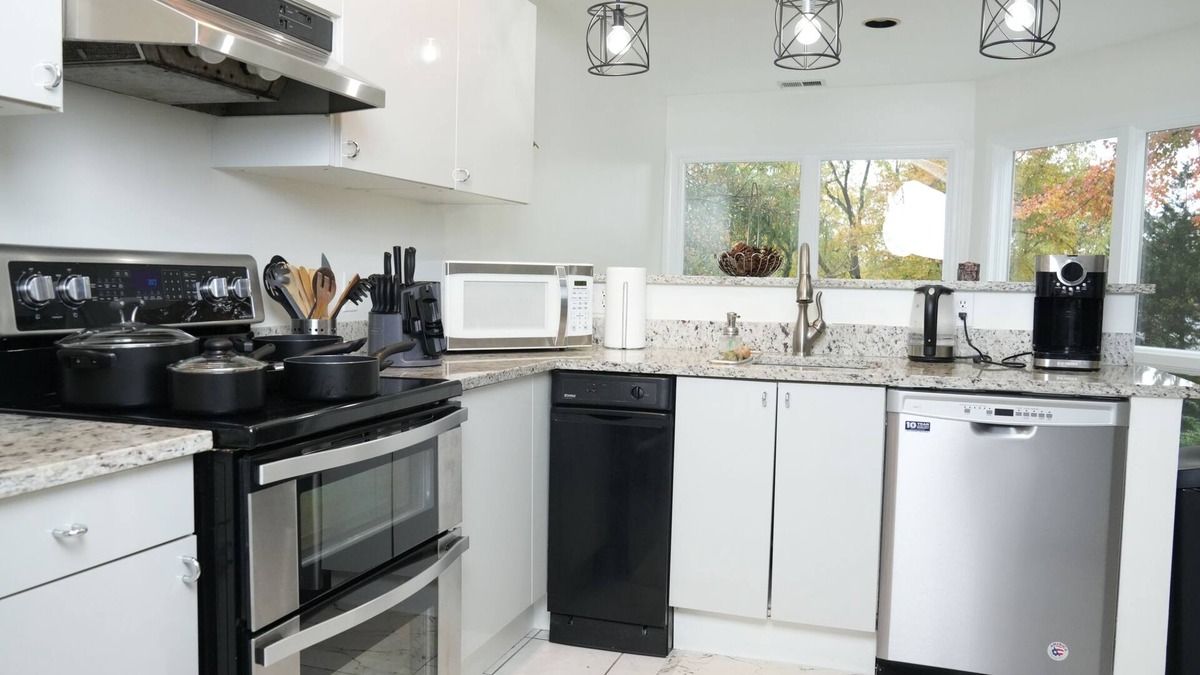 Seminary Hill House | Luxury Peacock Nest 15 Min to DC and OldTown