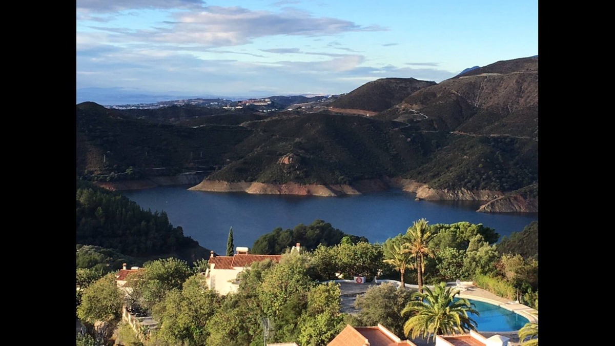 Marbella Apartment | Luxury Penthouse Apartment with Spectacular Lake, Sea & Mountain Views