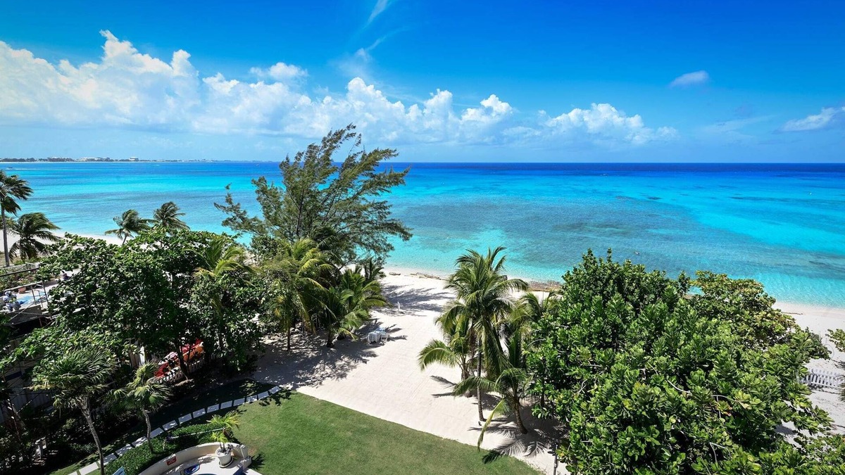 Seven Mile Beach Condo | Luxury Penthouse at Sea Breeze #9