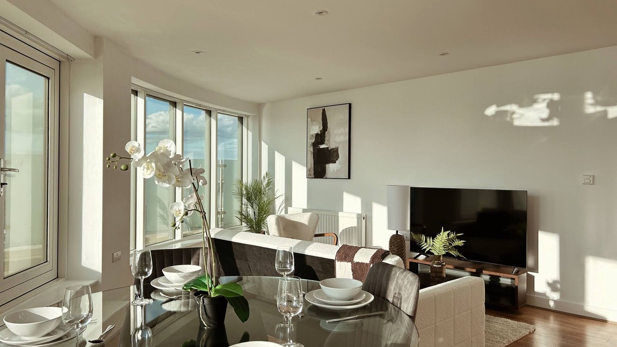 West Harrow Apartment | Luxury Penthouse in Harrow | 2BR | Gym | Games | Lounge | Free Parking