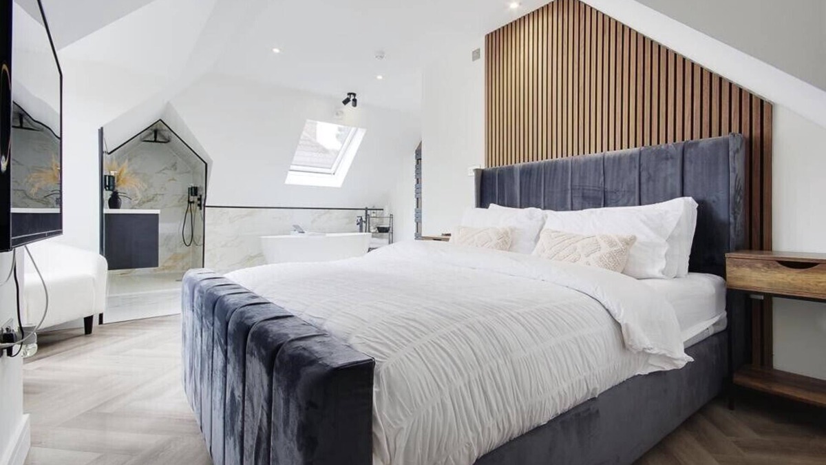 Westbourne Apartment | Luxury Penthouse Suite Close To Beach