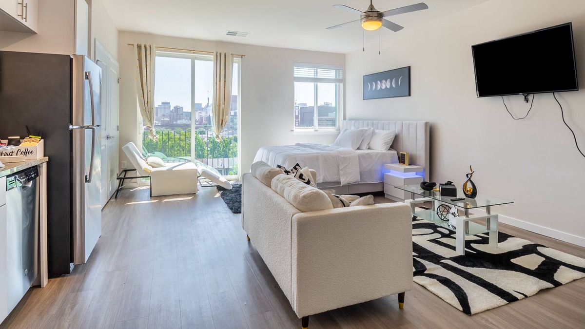 Downtown Baltimore Apartment | LUXURY PENTHOUSE STUDIO WITH CITY VIEW