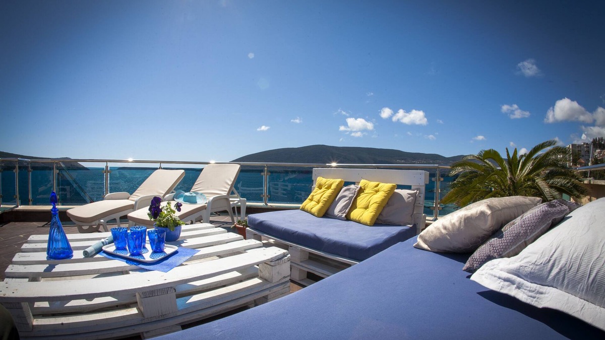 Herceg Novi Apartment | Luxury penthouse with amazing views of the bay, 30 meters from the sea