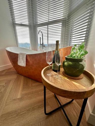 Bowness-on-Windermere Apartment | Luxury Pet-Friendly 2 Bed Retreat in Central Bowness with Copper Roll-Top Bath & Sun Terrace
