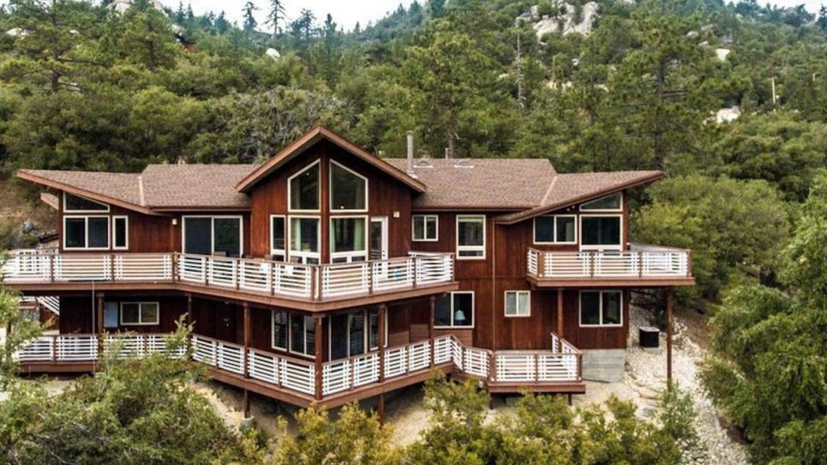 Fern Valley House | Luxury Pinnacle Home -View, Spa ,Ping-Pong for 16