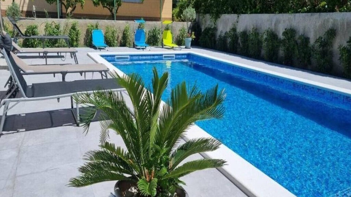 Strozanac Apartment | Luxury pool and sauna accommodation in Podstrana