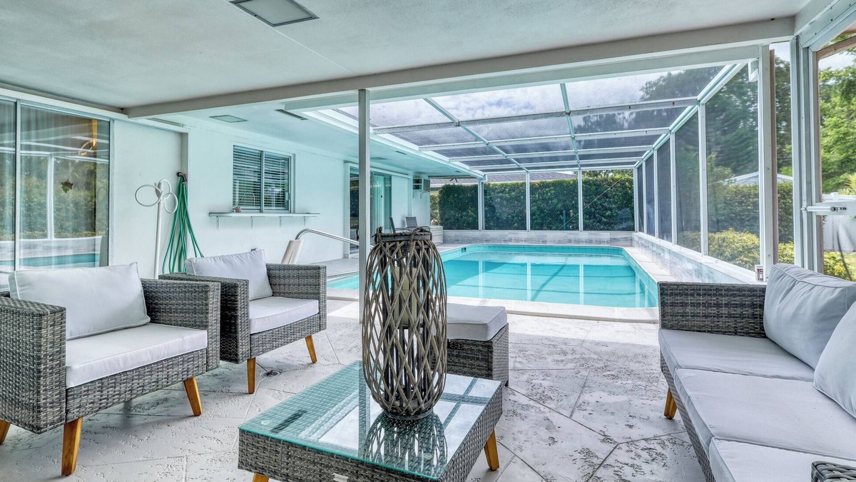 Kensington Park House | Luxury Pool Family Home Near Siesta Key/DT-3BR/2BA