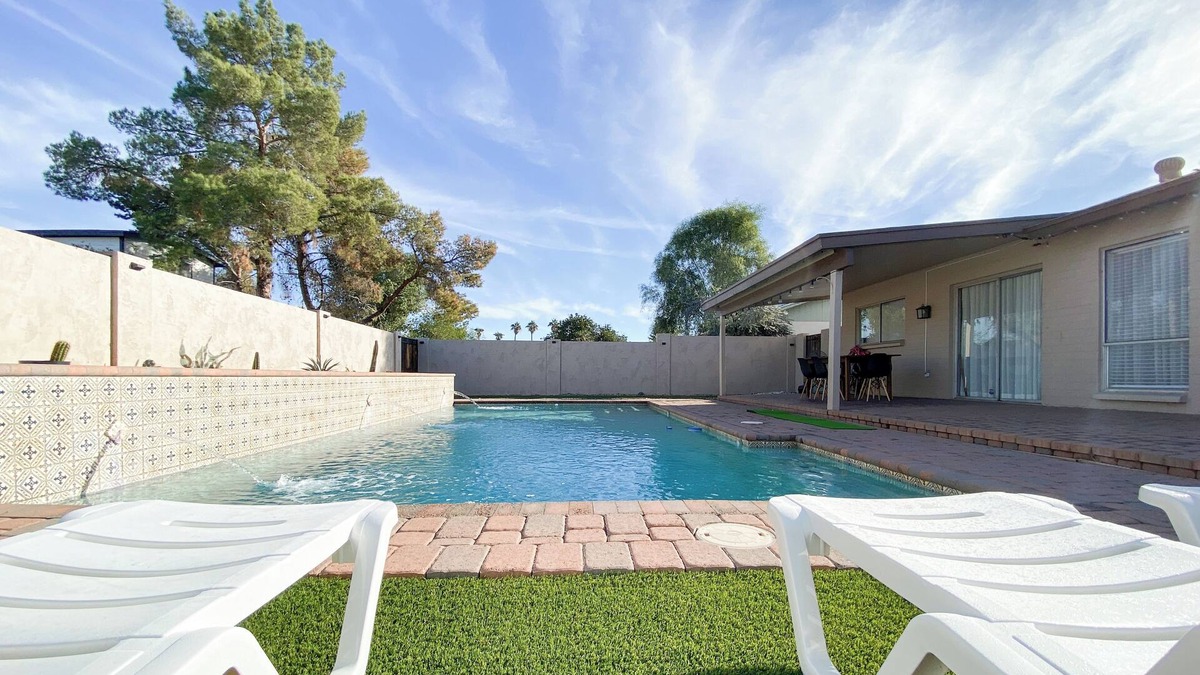 Tempe House | Luxury Pool Home for 10– Near ASU & Airport - BBQ - Continental Breakfast