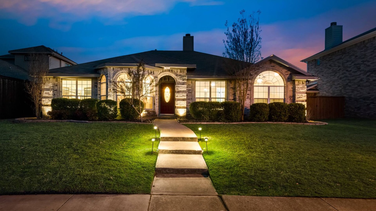 Rowlett Villa | Luxury Pool Home with HotTubn