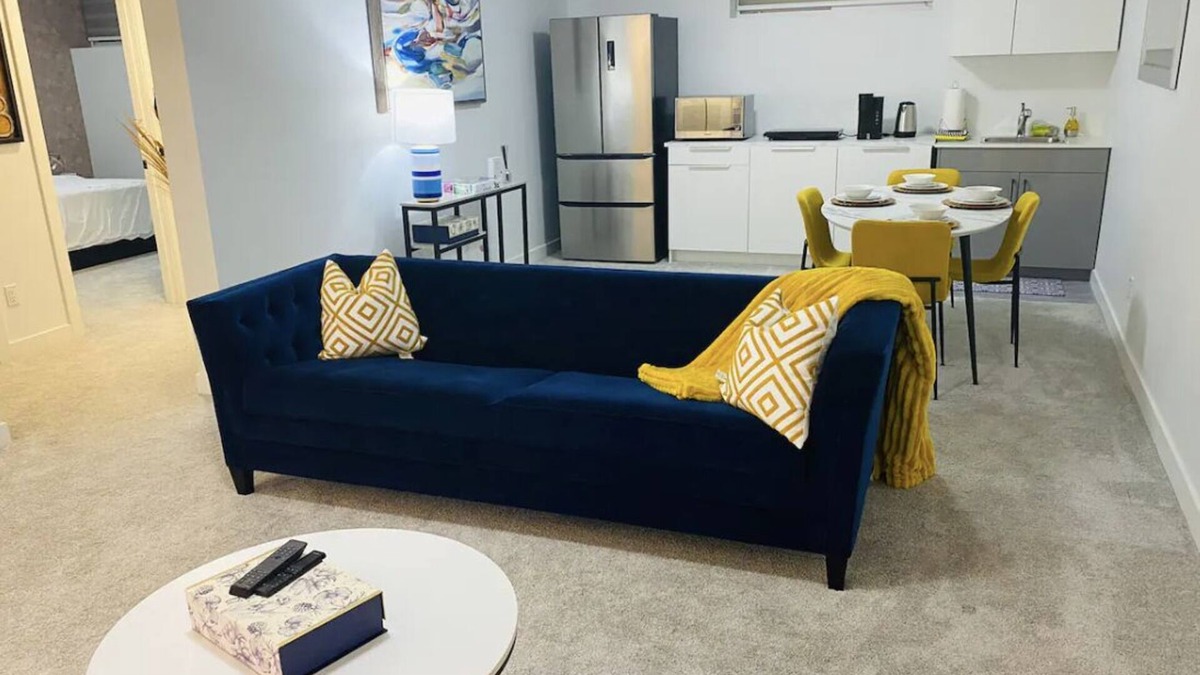 Fort Gary Apartment | Luxury Private basement suit. Private entrance and Private parking