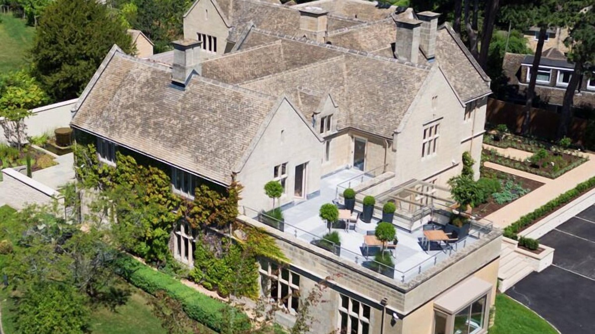 Winchcombe Cabin | Luxury Private Hotel Home, Sleeping 24 Guests