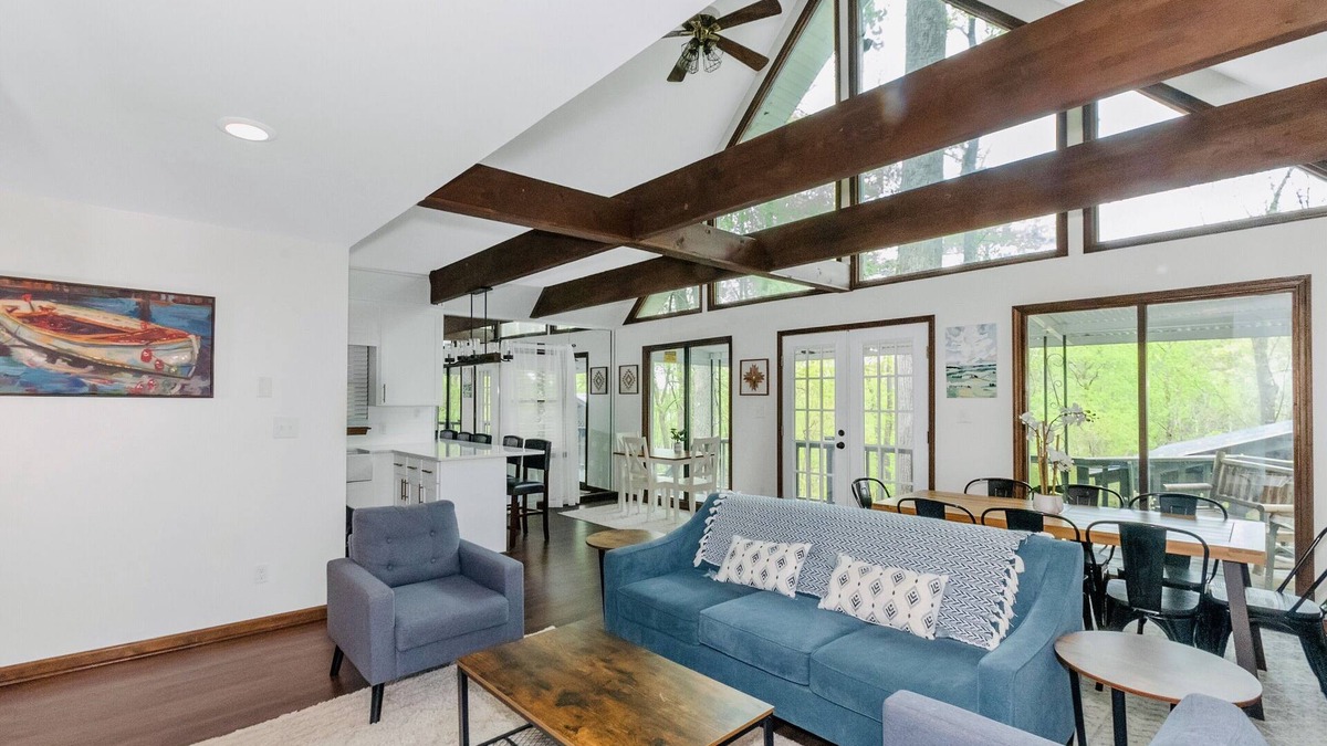 Monticello House | Luxury Private Lake House w/Hot Tub & Dock!