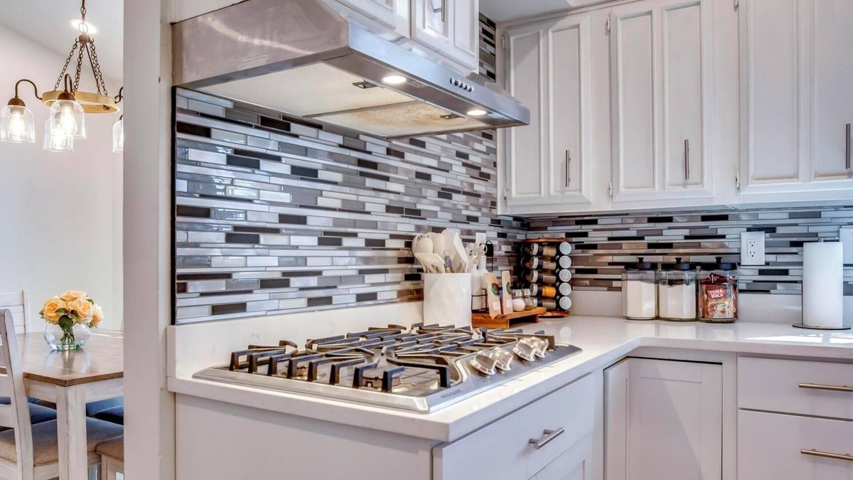 Bashford Manor House | Luxury: Private Pickleball, Tennis, Pool, & Hottub