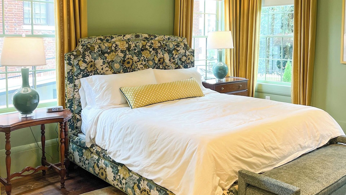 Athens Hotel | Luxury Private Suite in Boutique Historic Inn The Athenian- Downtown Location