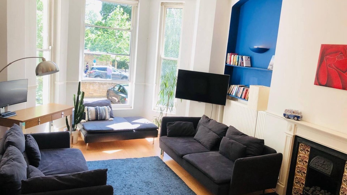 Ealing Apartment | Luxury, Quiet, Central 1 bed apt, overlooking park, 5mins Ealing Stn Elzbth line