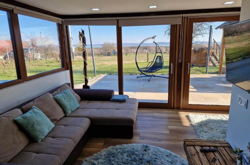 Balatonudvari Villa | Luxury Reed House