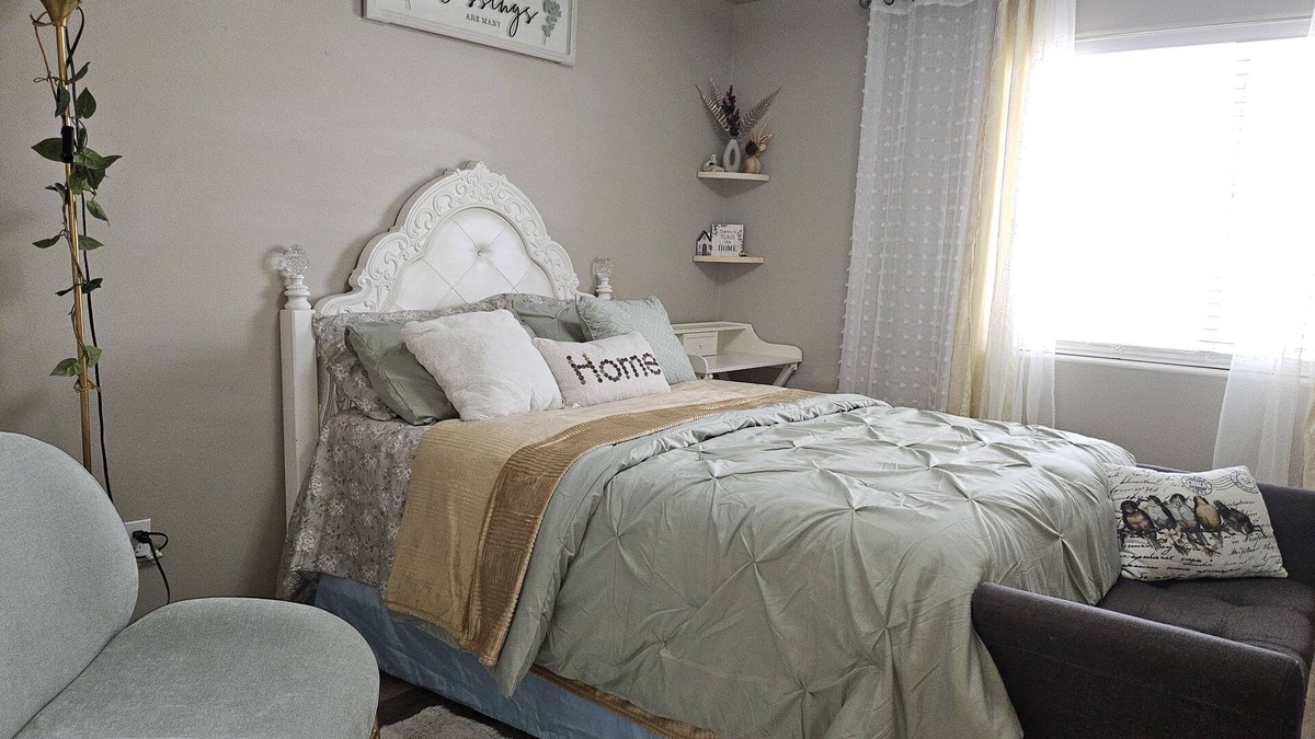 Pasco House | Luxury rental, Spare room