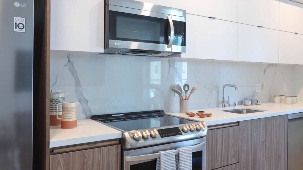 Huntington Beach Apartment | Luxury Rental | Block To Sand | Cozy | Comfort