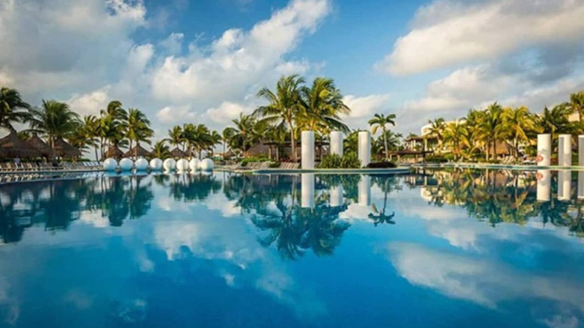 Downtown Cancun Resort | Luxury Resort by Vidanta- Riviera Maya